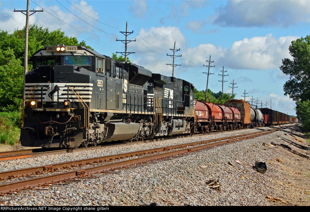 NS 2653 Rolls up a SB freight train Solid NS power.